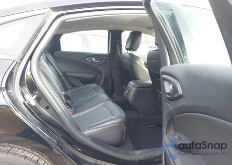 2015 Chrysler 200 C z USA, uszkodzony, nr VIN 1C3CCCEG2FN618531